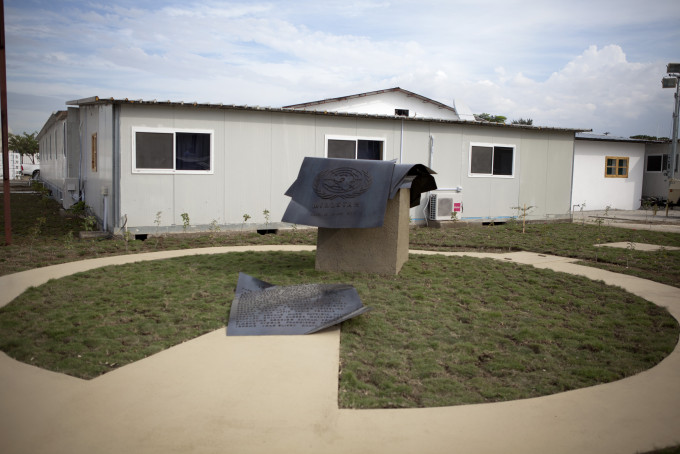 Davide Dormino Breath Monument in Haiti 11-01-09-breath-01