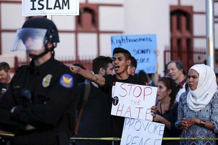 Counter Protesters in Arizona 2015
