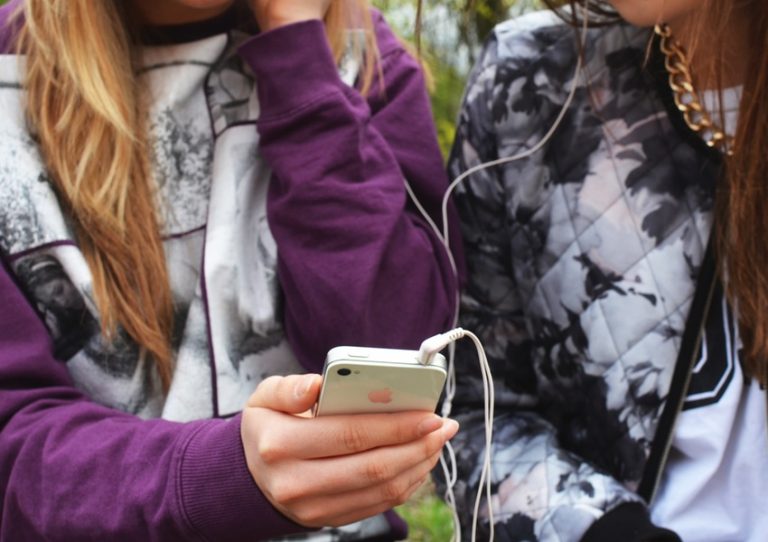 people-hand-iphone-smartphone-impakter-social-media