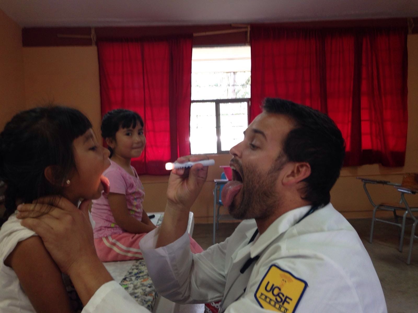 doctor-flashlight-pediatrician-child-patient-