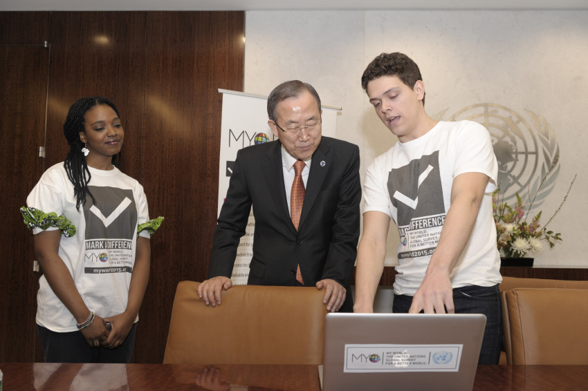 Secretary-General Ban Ki-moon meets MY World Volunteers.