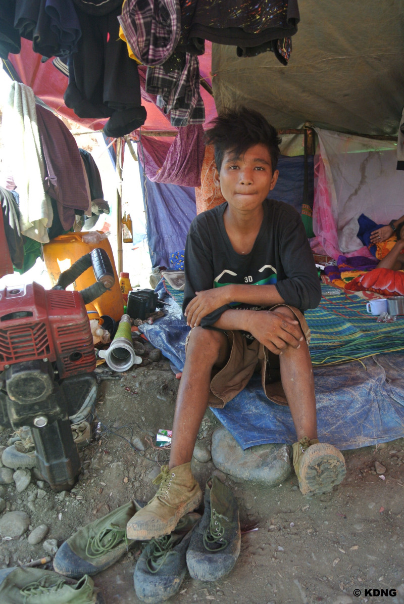 KDNG - A young jade mining worker in Hpakant ( Oct 16, 014)