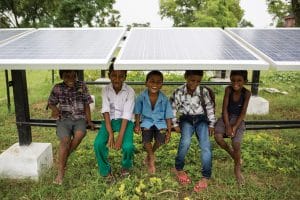 Solar micro-grid in India (c) Greenpeace