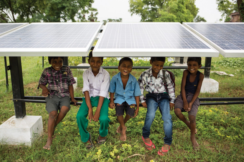 Solar micro-grid in India (c) Greenpeace