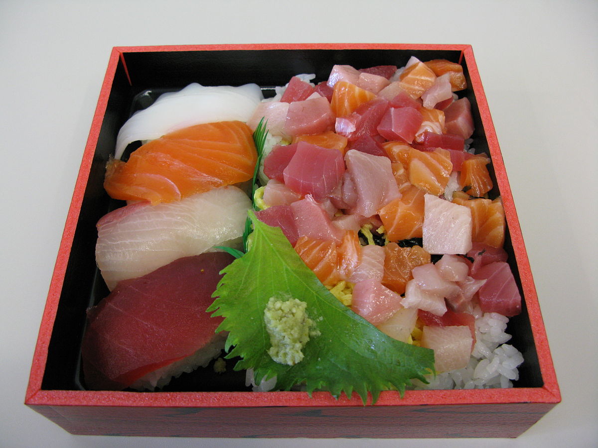 1200px-Sushi_box