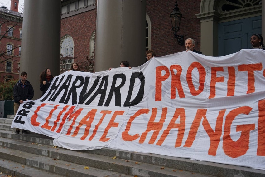 Protests at Harvard to asking for fossil fuel divestment