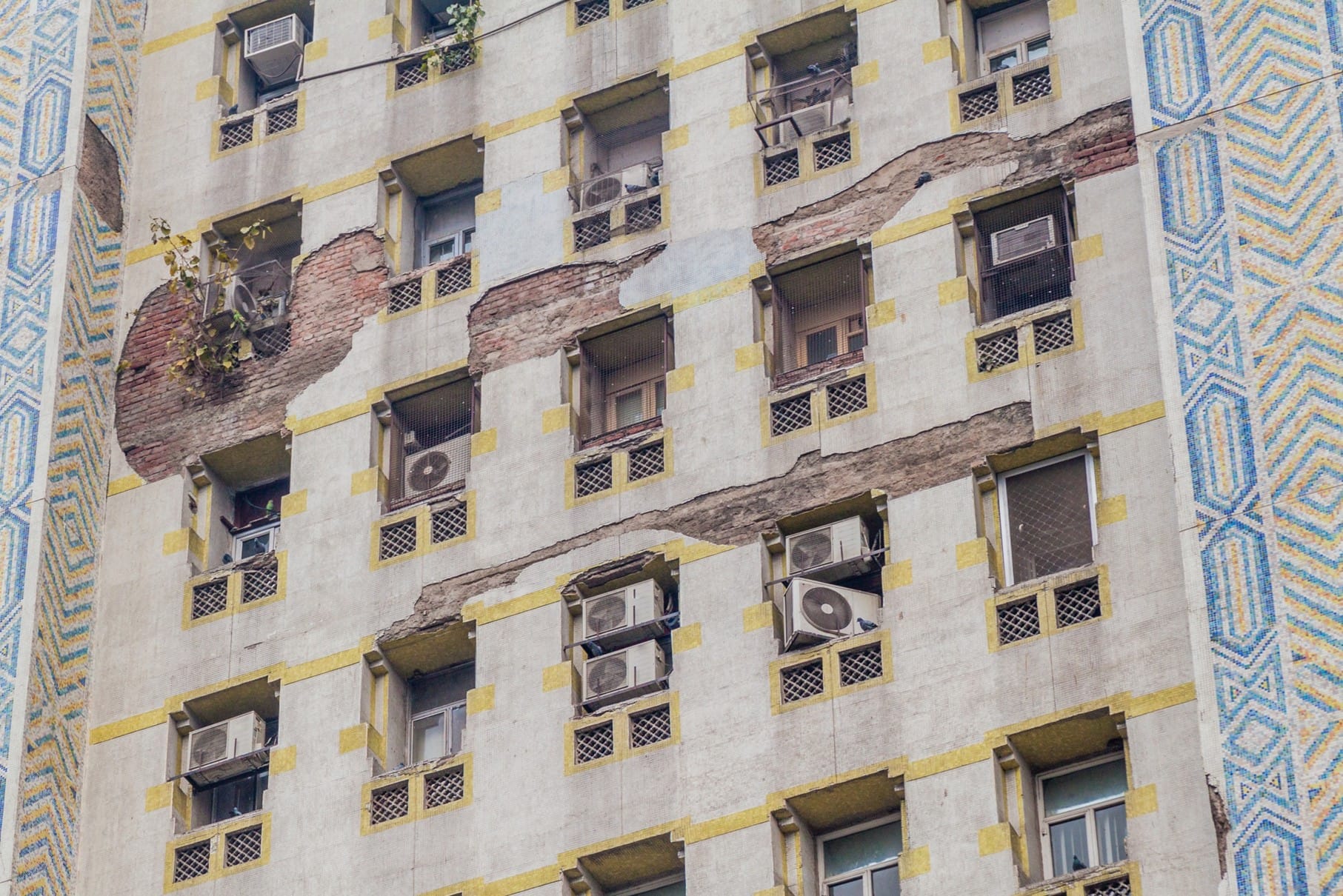 Hot Buildings Mean Pain And Poverty. Time For Low-Cost Cooling Solutions
