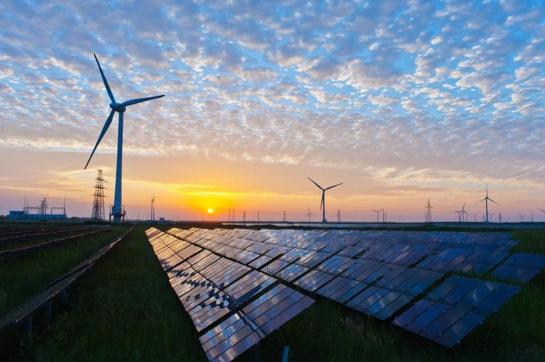 In the photo: Wind and solar power provided an average of 23.9% of grid electricity from June 2020 to June 2021. Credit: Geograph.