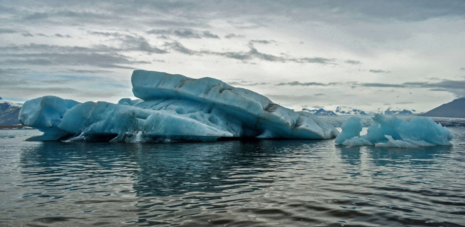 Artic sheets melting