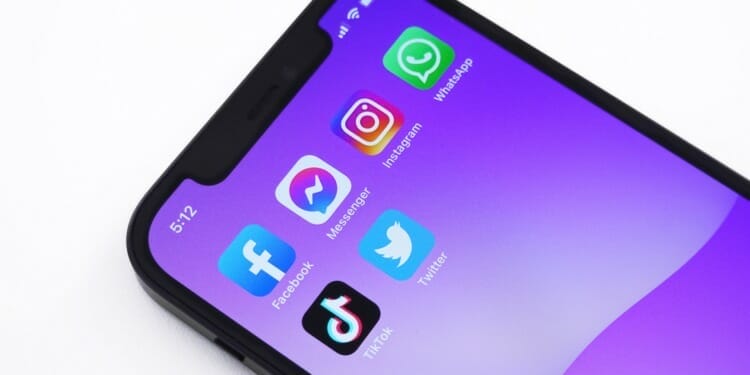 Facebook and Instagram may be Withdrawn from Europe