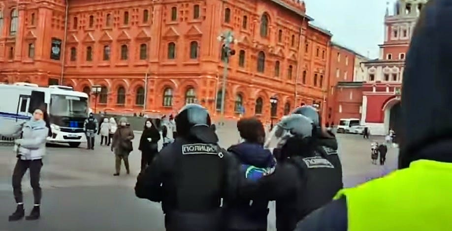 Ukraine War: A Brave Act of Dissent by a Russian Journalist