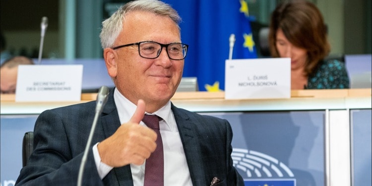 EU Reaches Breakthrough Agreement on New Minimum Wage Law