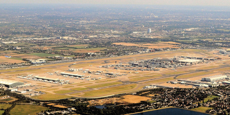 In the Photo: Heathrow Airport, location of the hottest temperature ever recorded in the UK [19.07.2022]
Photo Credit: Wikimedia Commons