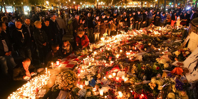In the Photo: Mourners gather for a remembrance service for the victims of the Paris attacks, November 15th 2015
Photo credit: Wikimedia Commons