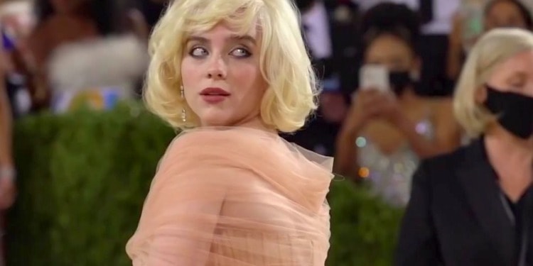 In the photo: Billie Eilish in Oscar de la Renta at the 2021 Met Gala. Photo credit: Wikimedia Commons.