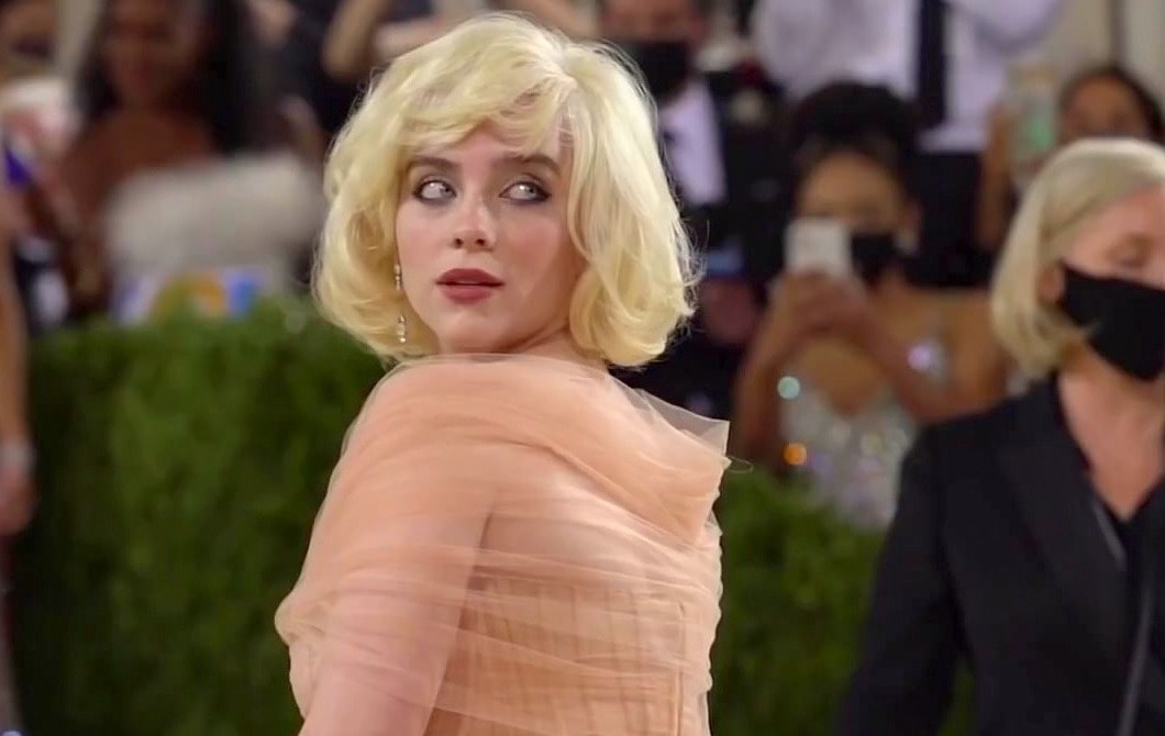 In the photo: Billie Eilish in Oscar de la Renta at the 2021 Met Gala. Photo credit: Wikimedia Commons.