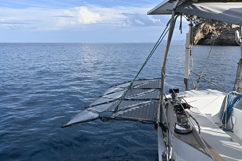 Levante’s Foldable Solar Panel: The Perfect Companion for Outdoor Adventures