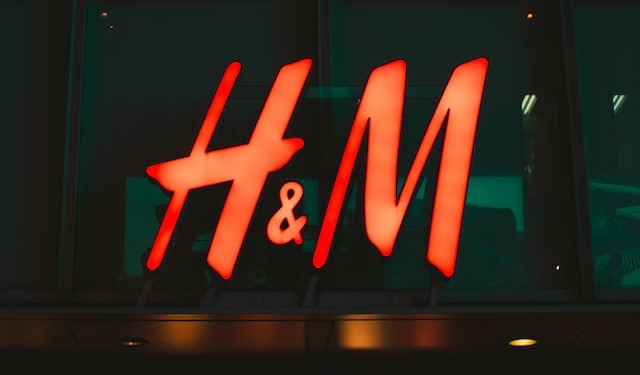 h&m logo neon light