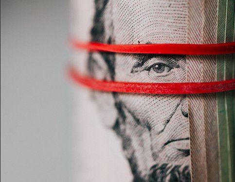 Decade of Anti-Climate Action: Oil Lobbies Outspend Clean Energy Allies by 27 Times