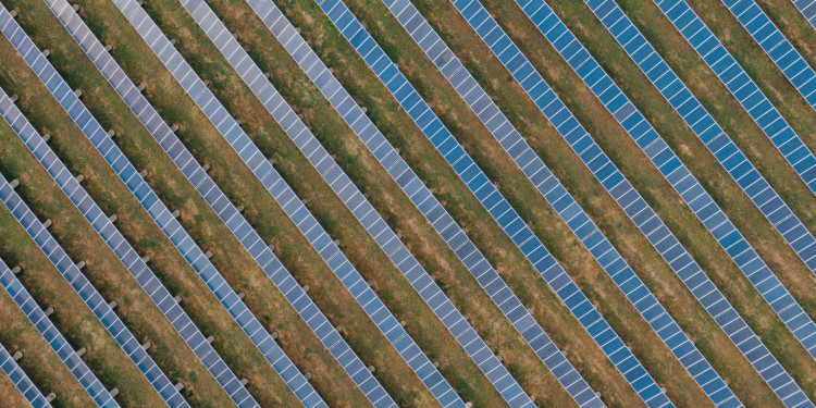 Solar power from above, by Kelly, Pexels.com