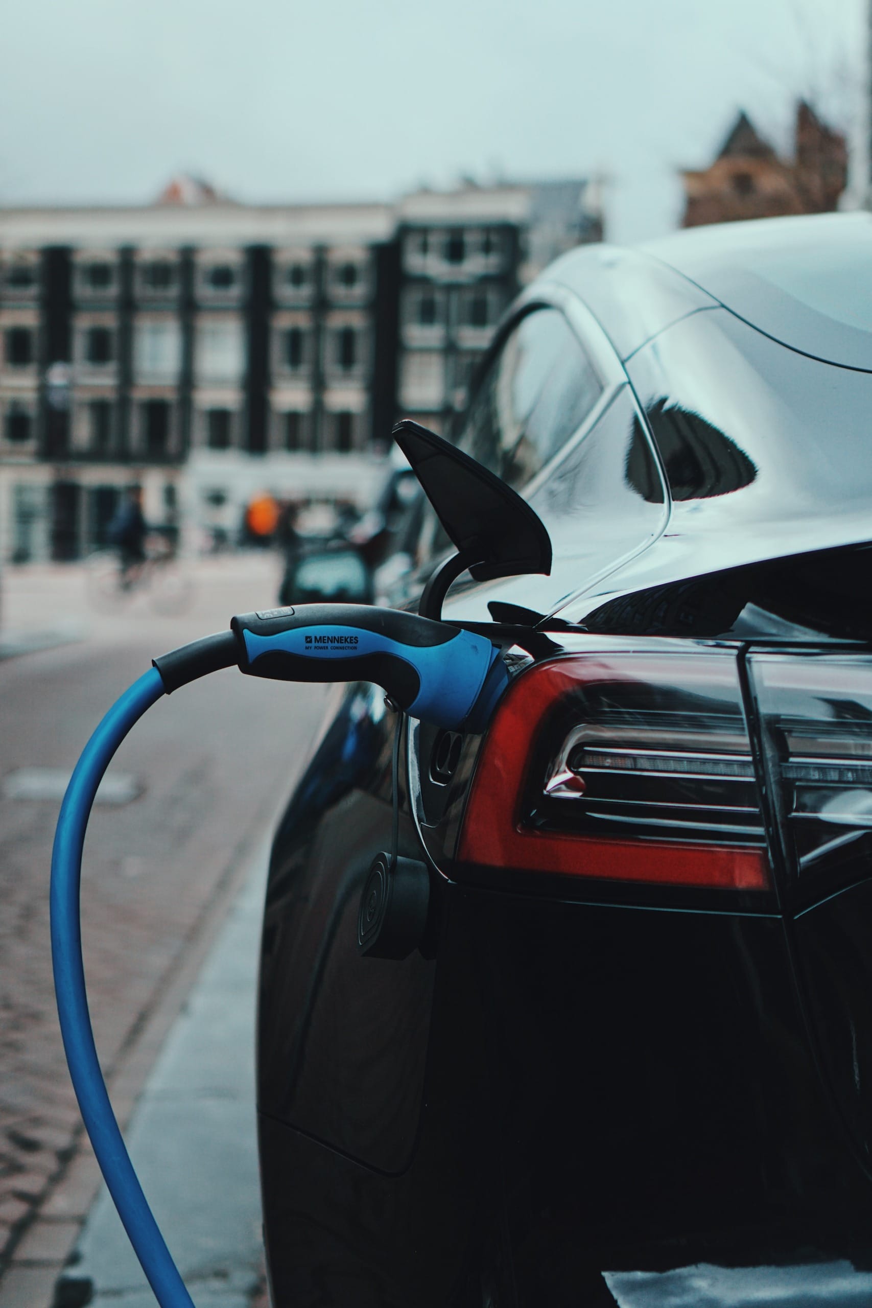Hydrogen vs. Electric Cars: What is the Right Choice for Sustainable Transport?