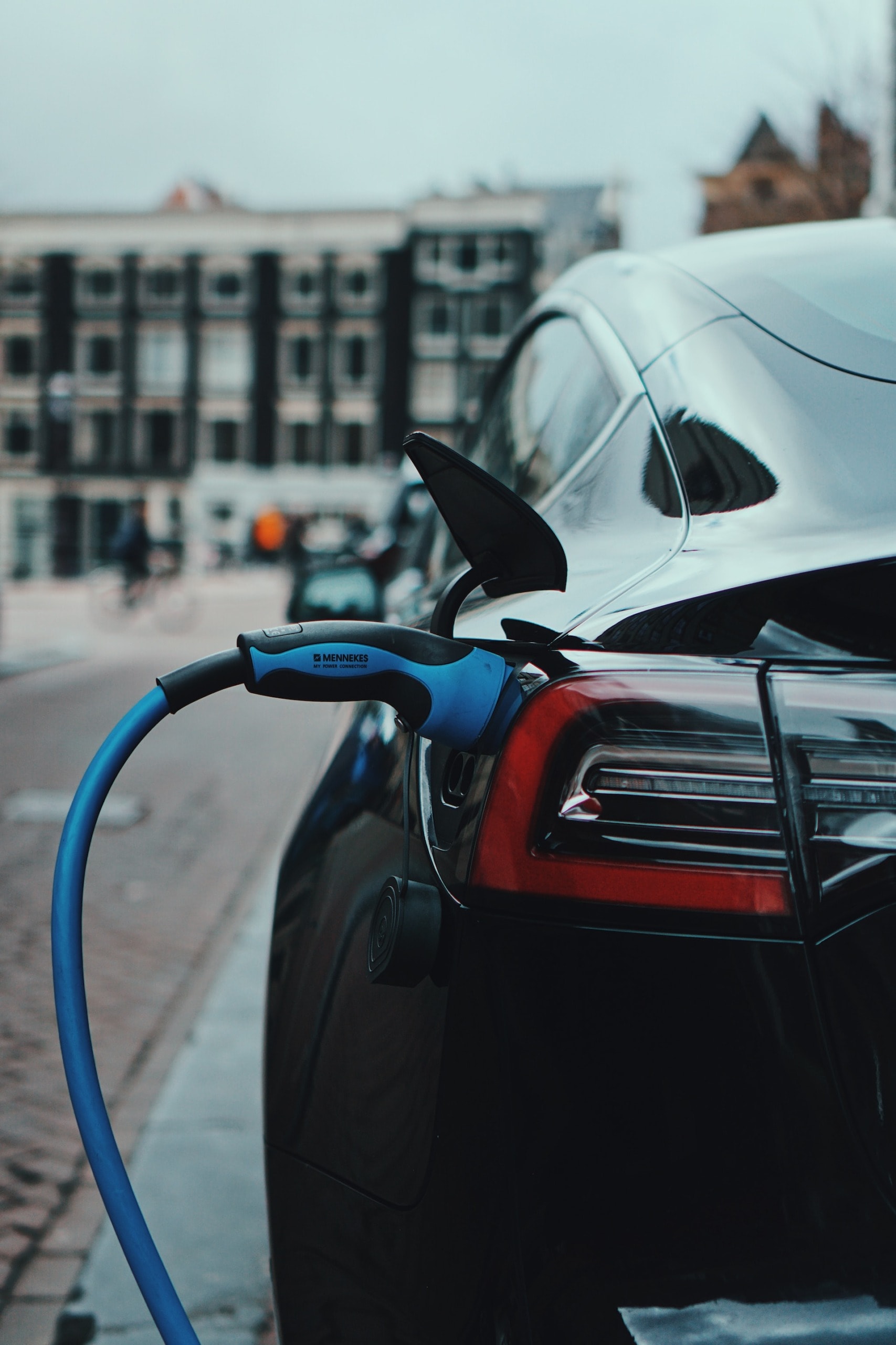 Hydrogen vs. Electric Cars: What is the Right Choice for Sustainable Transport?