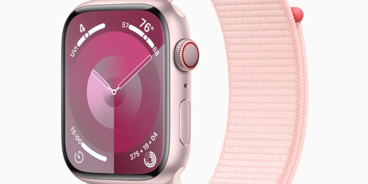 The pink aluminum Apple Watch Series 9 with the pink Sport Loop