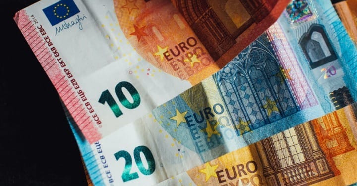 ESG news regarding investors urging the EU to keep green rules, New Zealand’s new emission targets, Amazon and Iberdrola’s renewables deal, Shell’s North Sea project halted