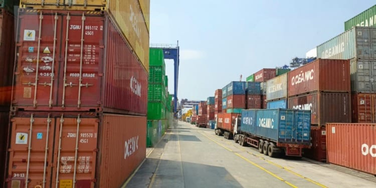 ESG news regarding Trump imposes tariffs, Standard Chartered’s net zero plan, Brighton students help cut CO2, EU green finance shift