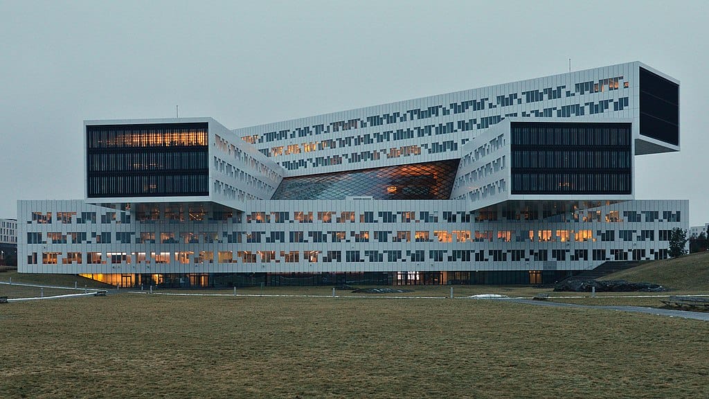 Trump Restarts $5Bn, 810 MW Empire Wind Project