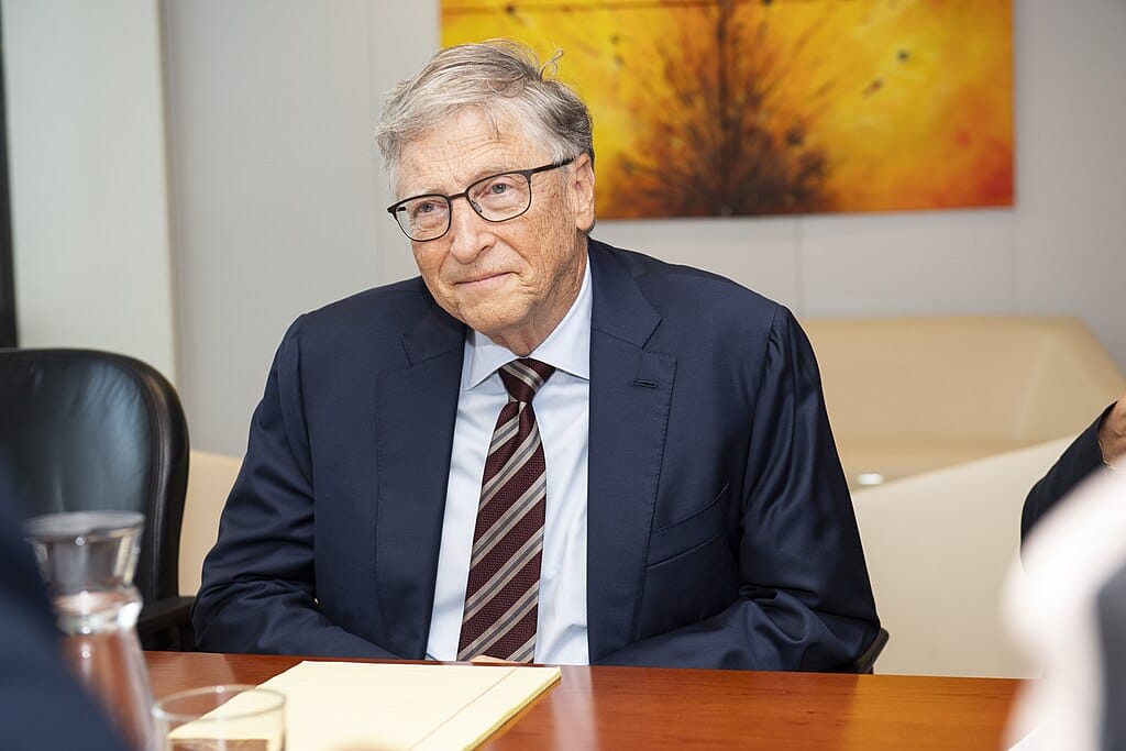 ESG news regarding Bill Gates to give away wealth by 2045, JP Morgan appoints green banking leader, Google to eliminate 25,000 tonnes of GHG, NOAA ends extreme weather database