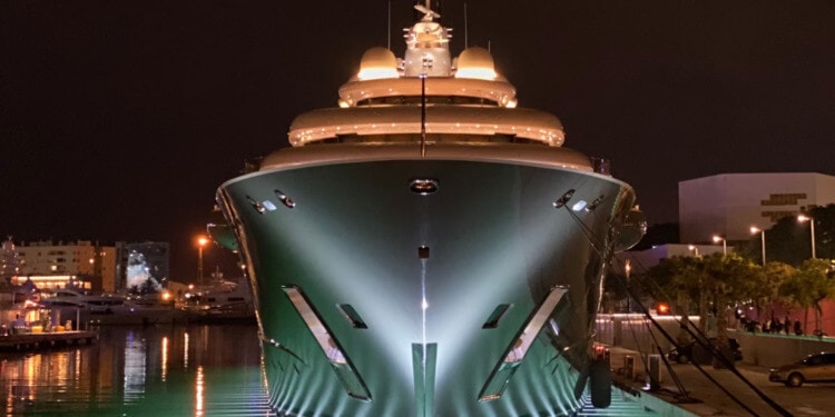 Tech Meets Luxury: Innovations in the Yacht Charter Industry