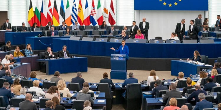 EU Prepares Trade Retaliation as Trump Pushes 30% Tariffs