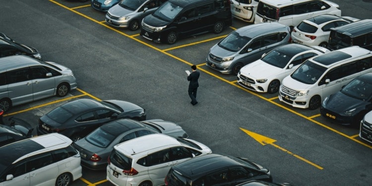 EU auto industry jobs at risk if emission goals are dropped