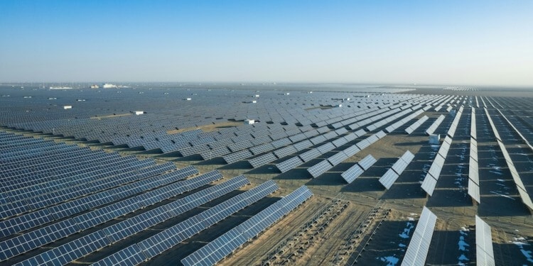 China Accounts For 74% of Global Solar and Wind Projects