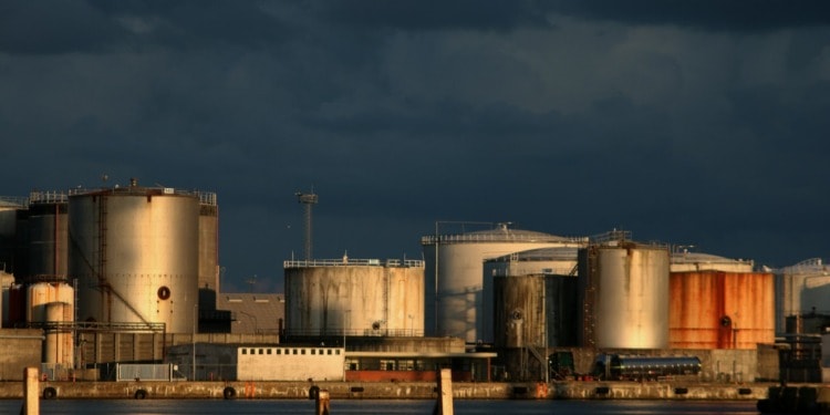 ESG news regarding oil prices affected by Ukraine’s peace talks, Iraq’s new deal with Chevron, Google terms change after EU charges, Spain’s wildfires