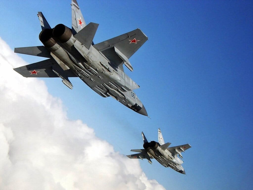 Two Russian MiG31 flying in front of one another.