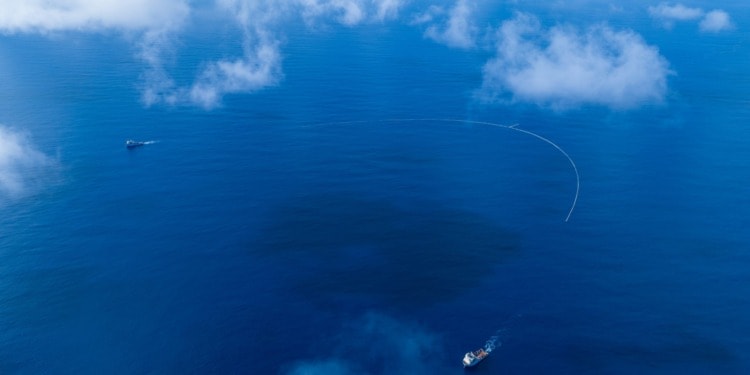 Plastic pollution coral reefs