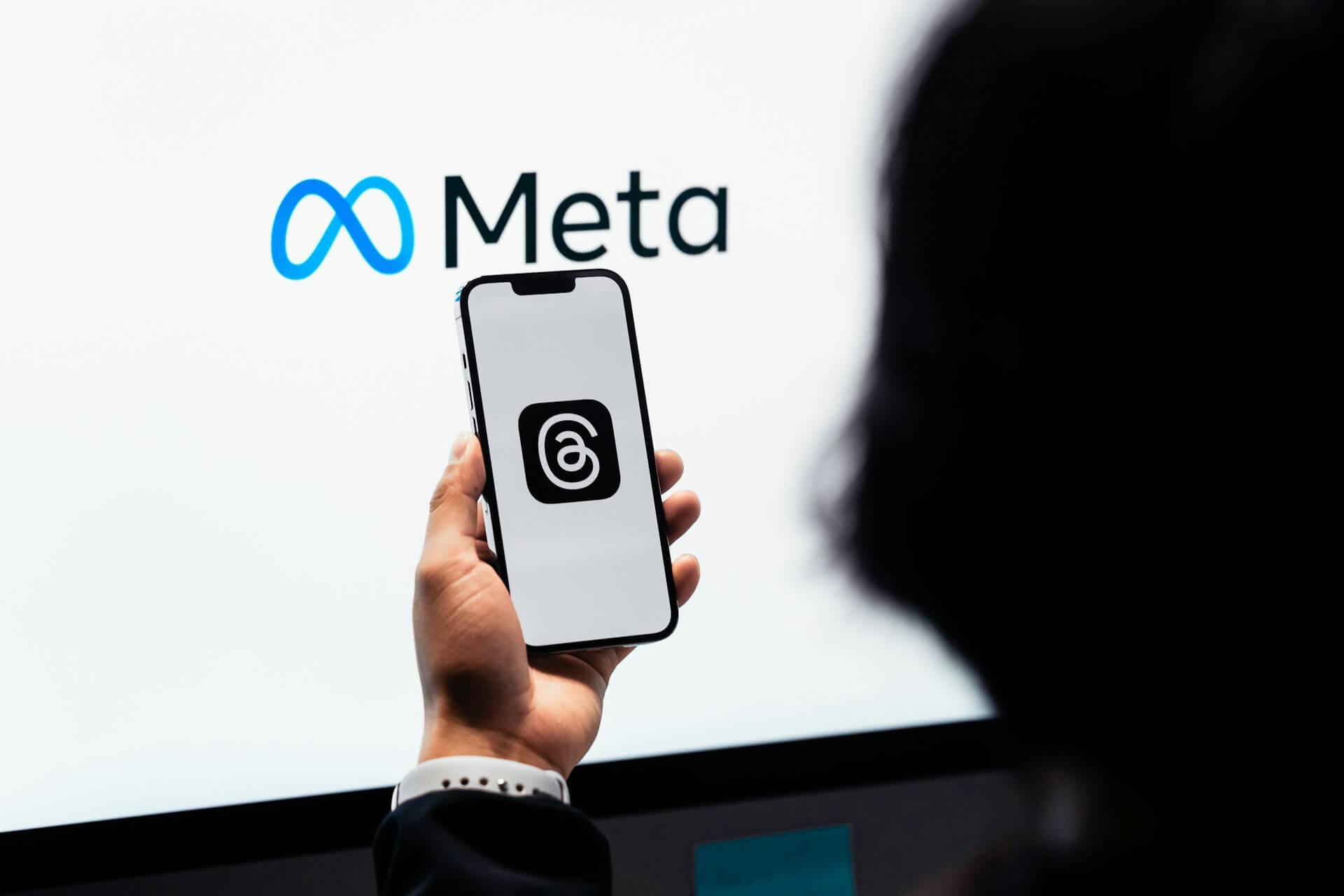 Meta to Start Creating Personalised Content using AI Chats 