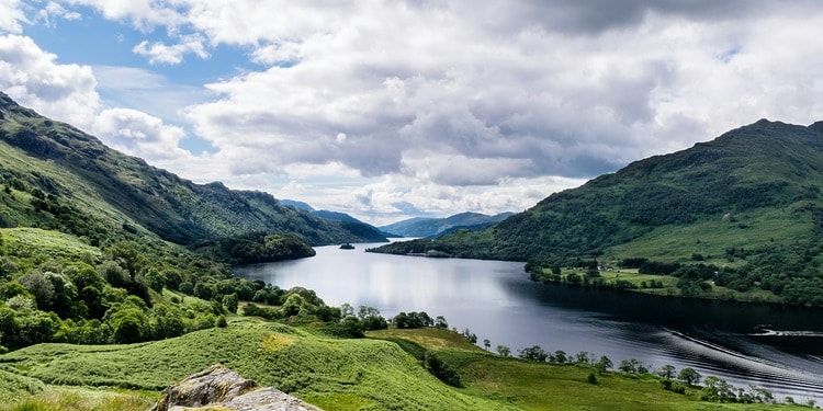 ESG News regarding the UK’s Updated Environmental Improvement Plan, modernizing Mauritania’s railway system, the EU carbon border tax, and the EU’s cross-border energy projects