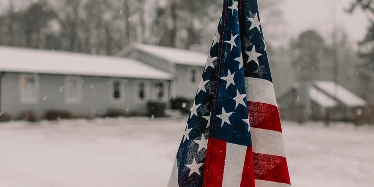 ESG News regarding a powerful snowstorm leaving more than 400,000 U.S. customers without power, the Doomsday Clock being set to 85 seconds to midnight, Kazakhstan losing more than 40 million barrels of crude exports, and many Europeans brands labelling their plastic as recycled when it comes from fossil fuels.