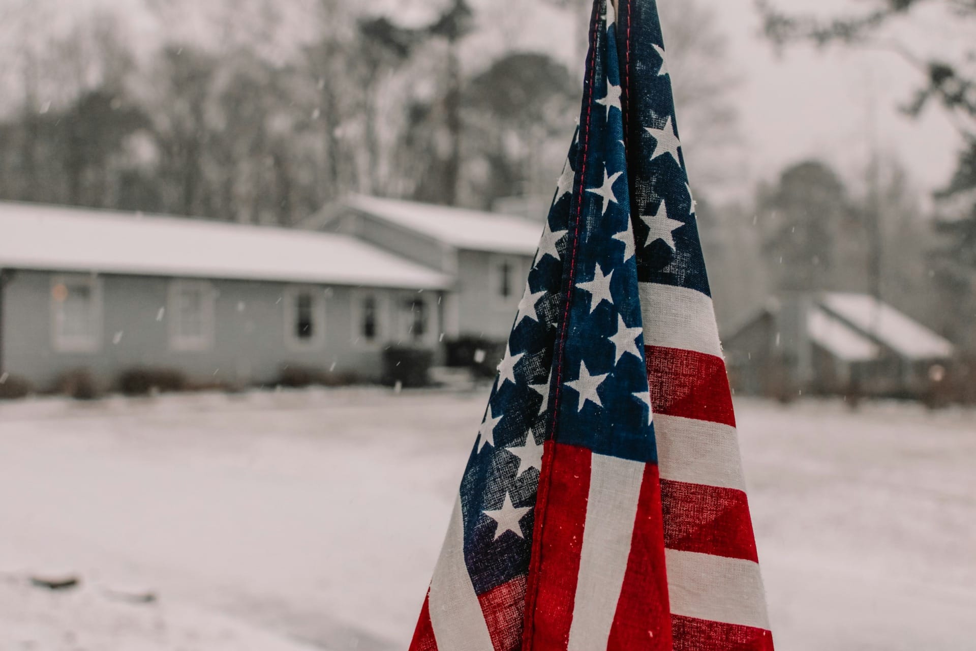 ESG News regarding a powerful snowstorm leaving more than 400,000 U.S. customers without power, the Doomsday Clock being set to 85 seconds to midnight, Kazakhstan losing more than 40 million barrels of crude exports, and many Europeans brands labelling their plastic as recycled when it comes from fossil fuels.