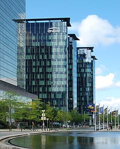 France's Engie buys UK power grid from Hong Kong conglomerate for $14 billion