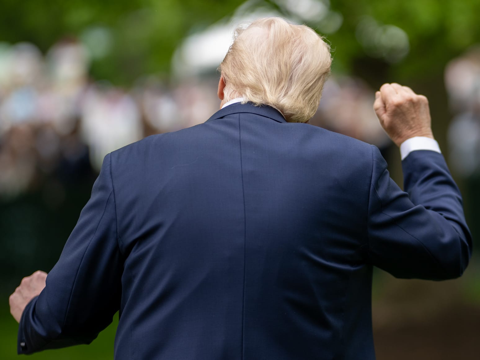 ESG News regarding Trump’s move to dismantle vehicle regulation; ESB acting against unsustainable banks; Solar and wind energy becoming expensive; Strikes in Kenya