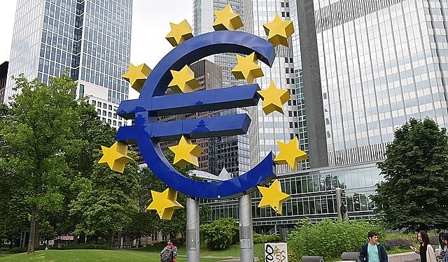 ESG News regarding Trump’s move to dismantle vehicle regulation; ESB acting against unsustainable banks; Solar and wind energy becoming expensive; Strikes in Kenya