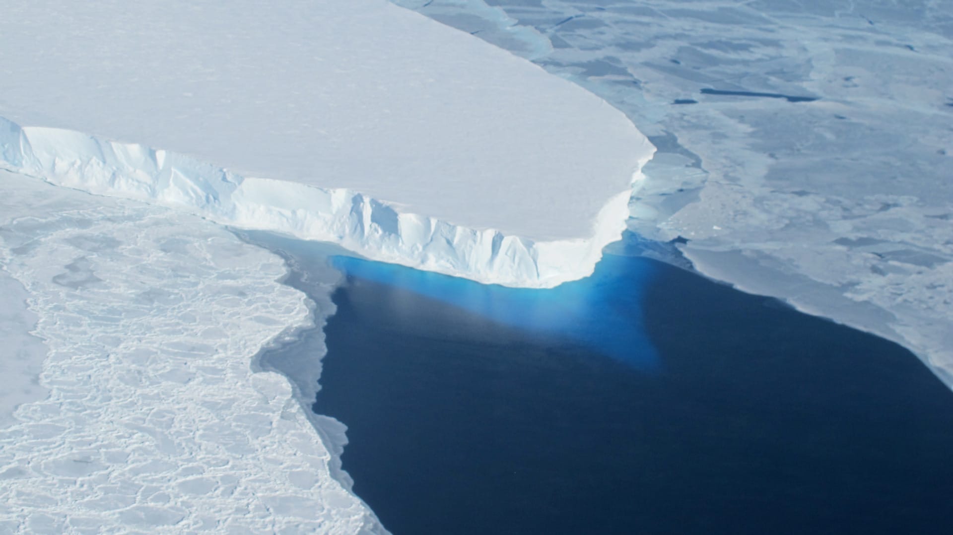 Underwater Wall to Protect the ‘Doomsday Glacier’: Necessary Intervention or Costly Distraction?