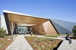 ESG News covering oil price surge amid Middle East conflict, Standard Chartered’s $1 billion sustainable finance milestone, California’s 2026 climate disclosure deadline, and the EU’s “Made in Europe” battery strategy